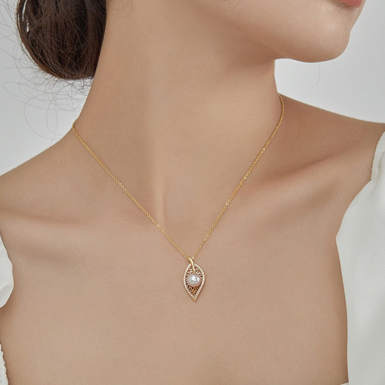 Leaf Necklace Women's Summer Light Luxury High end New Internet Celebrity Versatile Collar Chain Short Style