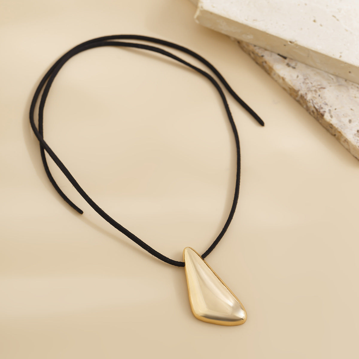 Ins Irregular Alloy Pendant Neck Chain Fashion Simple Triangle Korean Velvet Necklace